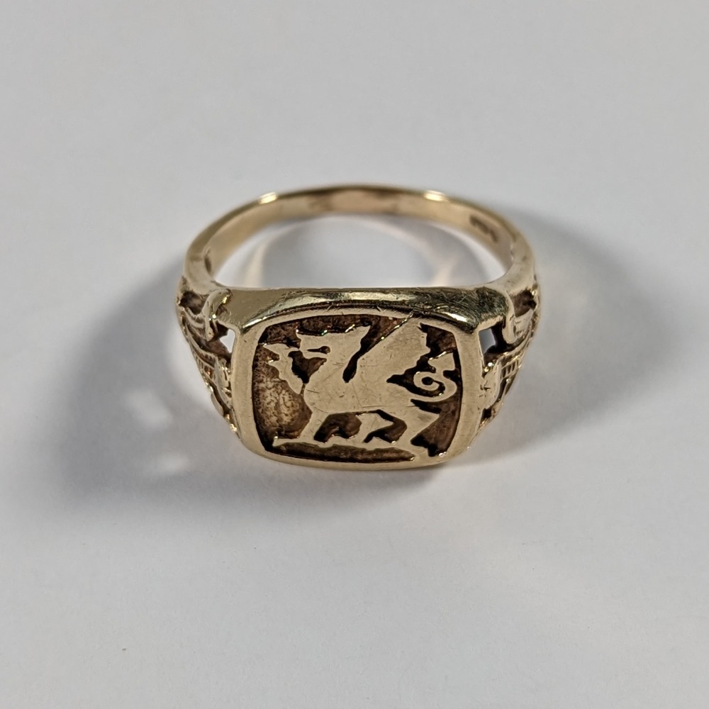 Pre-owned 9ct Gold Welsh Dragon Signet Ring Size W1/2 - Own4Less